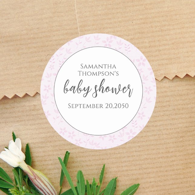 Sticker Rond Baby shower Girl Script tendance Aquarelle mignonn (Baby shower cute pink floral whimsical sticker.)