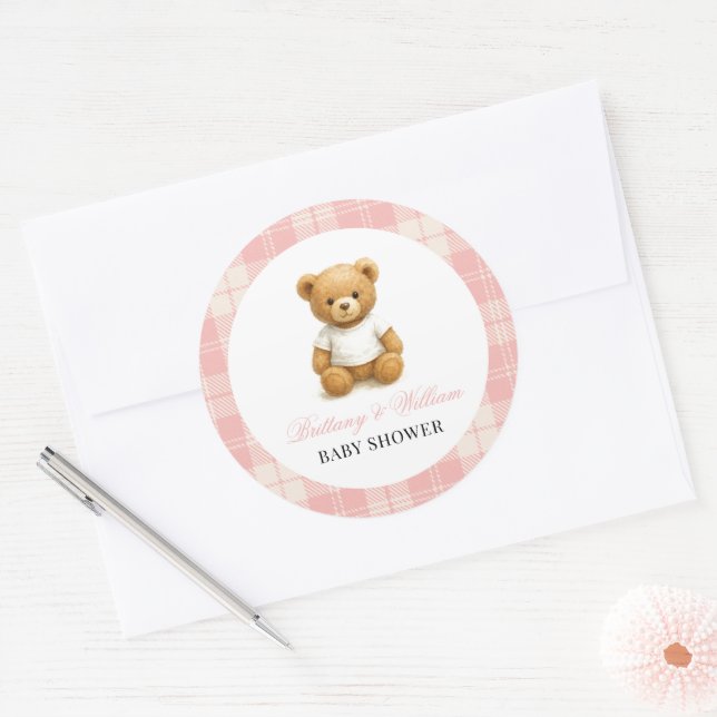 Sticker Rond Baby shower moderne Preppy Bear Rose Plaid (Enveloppe)