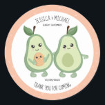 Sticker Rond Baby shower rose Avocado Saint-Guacamole<br><div class="desc">Sticker Baby shower Avocado Holy Guacamole - Voici notre design incroyablement lisse baby shower d'avocat autocollant. Doté d'un avocat super mignon et nutritif et de son autre moitié, avec leur petite graine d'avocat. Les bienfaits pour la santé des avocats sont bien connus. Ils sont une grande source de vitamines et...</div>