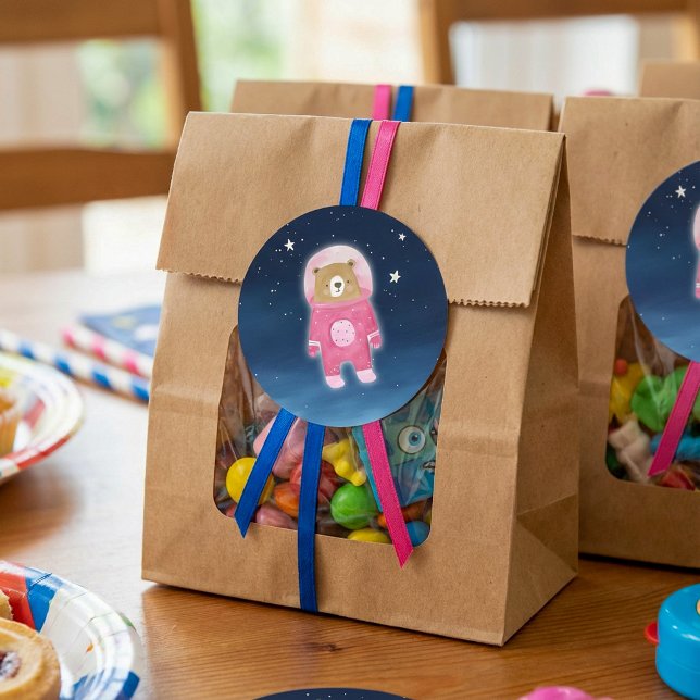 Sticker Rond Baby shower spatial de l'ours de l'astronaute rose (Pink Astronaut Bear Space Baby Shower Classic Round Sticker.)