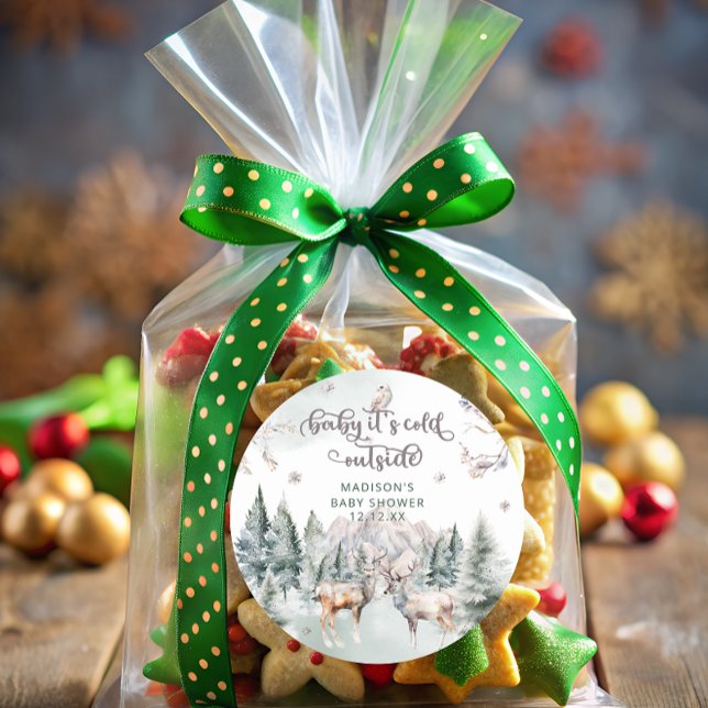 Sticker Rond Baby son froid à l'extérieur de la forêt boisée (Créateur téléchargé)