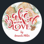 Sticker Rond Baked With Love Christmas Cookie Cadeau<br><div class="desc">Un joli cadeau de biscuit de Noël cuit avec autocollant d'amour. Personnalisez-le avec votre nom.</div>