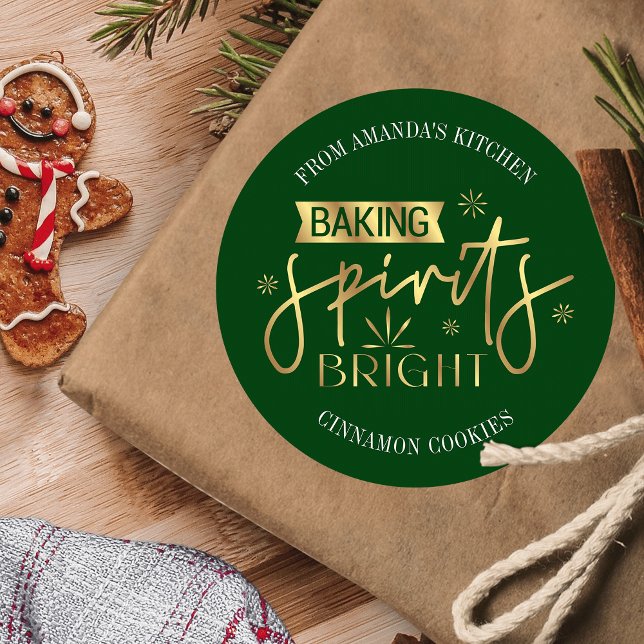 Sticker Rond Baking Spirits Bright Green Gold Cookies de Noël (Spread the Christmas charm with these pine green & faux gold Baking Spirits Bright stickers)