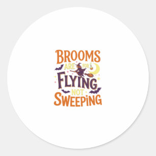 Sticker Rond Balais Volants Balayant Sorcière de Halloween Lune