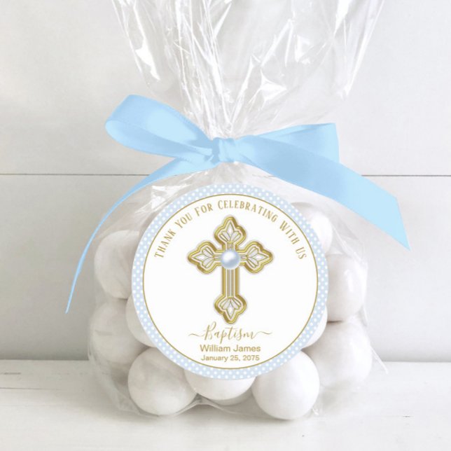 Sticker Rond Baptême Baby Blue Gold Boy (Boy baptism favor stickers with pretty gold cross on a baby blue polka dot background. )