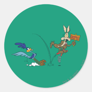 Sticker Rond BÂTON-SAUTEUR™ WILE E. COYOTE™ et BÉBÉ PÉLICAN™