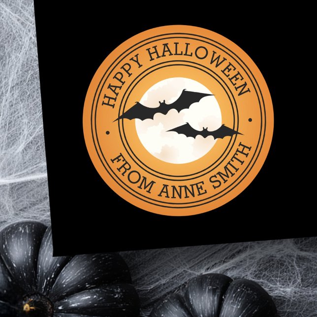 Sticker Rond Bats et lune Joy Halloween nom personnalisé orange (Bats and moon Happy Halloween custom name orange Classic Round Sticker)