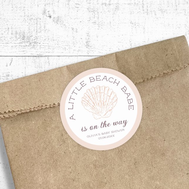 Sticker Rond Beach Babe Girl Baby shower personnalisé (Beach Babe Girl Baby Shower Personalized Classic Round Sticker)