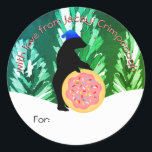 Sticker Rond Bear Christmas cookie personnalisé à partir de<br><div class="desc">Écoutez dans les bois d'hiver portant un casquette tricoté et tenant un biscuit géant saupoudré sur ce personnalisé "de la cuisine de",  "de ma cuisine" ou "fait maison par" à l'autocollant de Noël pour donner vos aliments délicieux,  bonbons et gâteries.</div>