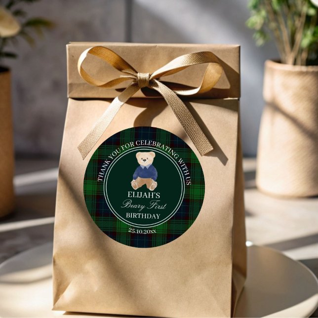 Sticker Rond Beary premier ours en peluche vert plaid anniversa (Beary first party favor stickers teddy bear green plaid birthday personalized favor gift stickers)