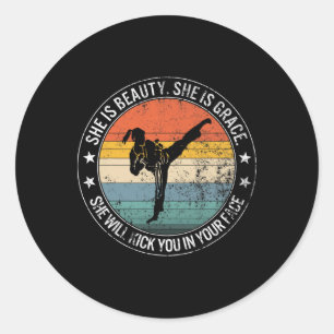 Sticker Rond Beauté Grace Elle va Taper Ton Visage Arts Martiau