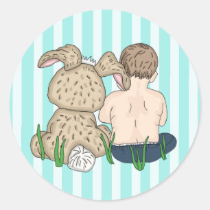 Sticker Rond Bébé doux garçon et lapin de Pâques heureux Pâques