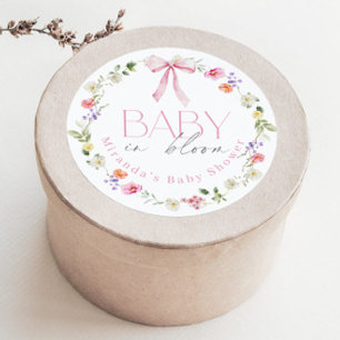 Sticker Rond Bébé en fleurs rose noeud floral Baby shower