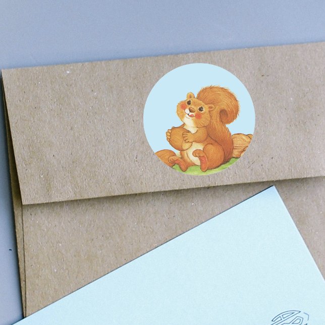 Sticker Rond Belle noix d'écureuil adorable (Cute red squirrel rosy cheeks in grass with stash of nuts and acorns on stickers.)