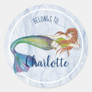 Sticker Rond Belle sirène arc-en-ciel avec les cheveux de ginge