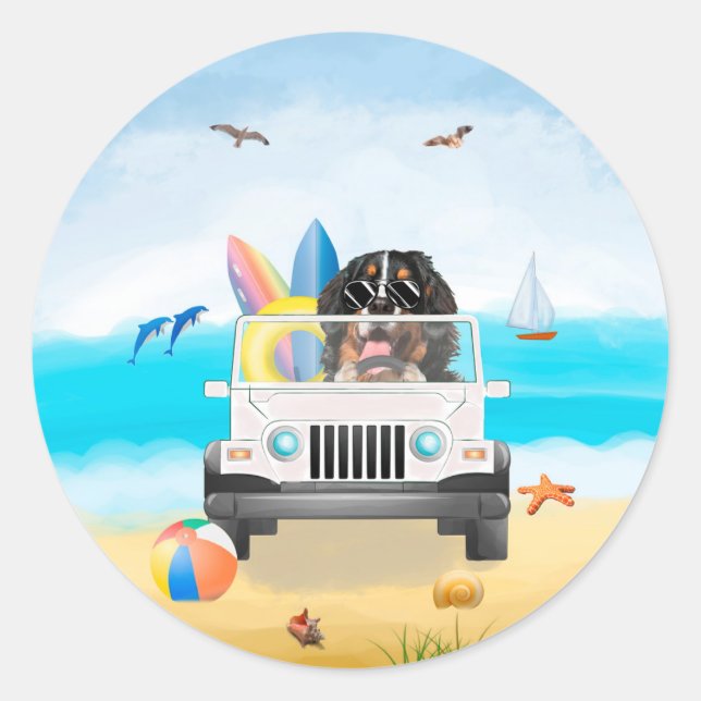 Sticker Rond bernese mountain Dog Driving on Beach (Devant)