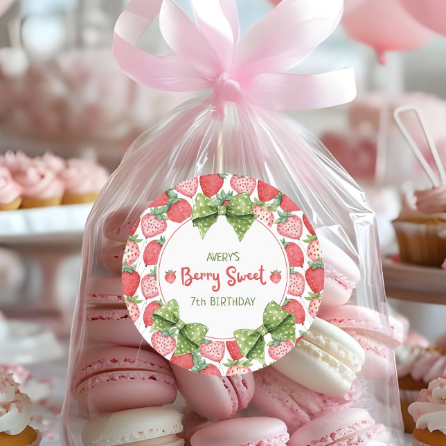 Sticker Rond Berry Sweet 7th Birthday Strawberry Party  (Créateur téléchargé)