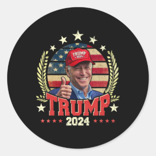 Sticker Rond Biden Portant Trump Chemise Casquette Rouge Drôle 