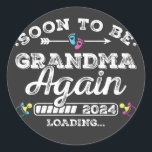 Sticker Rond Bientôt être grand-mère à nouveau 2024 Chargement<br><div class="desc">Bientôt être grand-mère de nouveau 2024 Chargement promu à grand-mère Funny Crew Graphic design Cadeau Classic Round Stickers Classic Collection.</div>