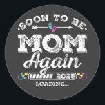 Sticker Rond Bientôt être maman de nouveau 2025 Chargement<br><div class="desc">Bientôt être maman de nouveau 2025 Chargement Promoted to Mom Funny Crew Graphic design Cadeau Classic Round Stickers Classic Collection.</div>