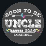 Sticker Rond Bientôt être Oncle 2024 Chargement<br><div class="desc">Bientôt Be Uncle 2024 Chargement Promoted to Uncle Funny Crew Graphic design Cadeau Classic Round Stickers Classic Collection.</div>
