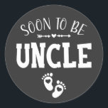 Sticker Rond Bientôt être oncle promu à oncle<br><div class="desc">Bientôt être Oncle promu à oncle Funny Crew Graphic design Cadeau Classic Round Sticker Classic Collection.</div>