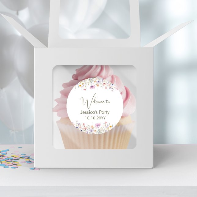 Sticker Rond Bienvenue à notre petit Fleur sauvage qui tourne u (Créateur téléchargé)