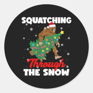 Sticker Rond Bigfoot À Travers Le Sasquatch De Neige Chri