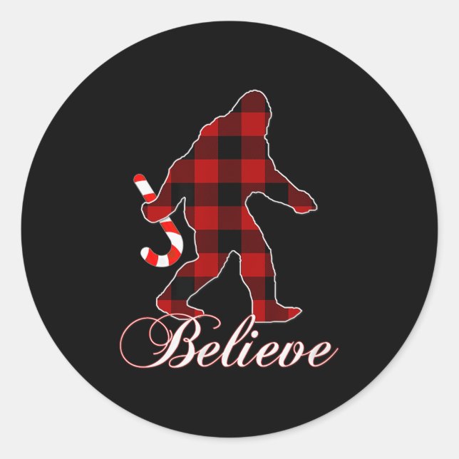Sticker Rond Bigfoot Buffalo Plaid Believe Candy Cane Christmas (Devant)