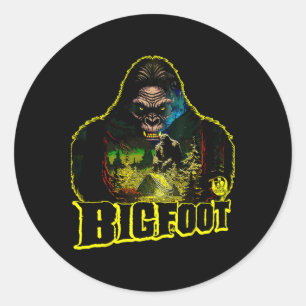 Sticker Rond Bigfoot effrayant de camping forêt bois Sasquatch 