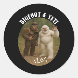 Sticker Rond Bigfoot et ami vlog drôle de camping randonnée sel