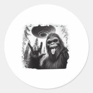Sticker Rond Bigfoot et Ufo Bigfoot Rock On - Randonnée et amat