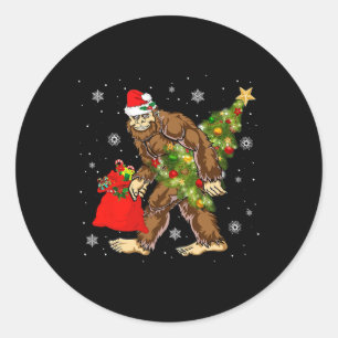 Sticker Rond Bigfoot portant Noël Arbre Sasquatch Croyant