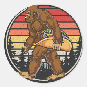 Sticker Rond Bigfoot portant un taco