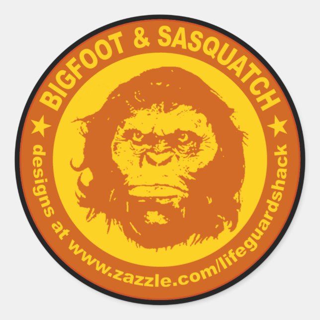 Sticker Rond BIGFOOT & SASQUATING www.Zazzle.com/LifeguardShack (Devant)