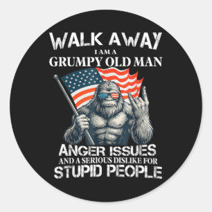 Sticker Rond Bigfoot S'en Aller Je Suis Un Vieil Homme Grincheu
