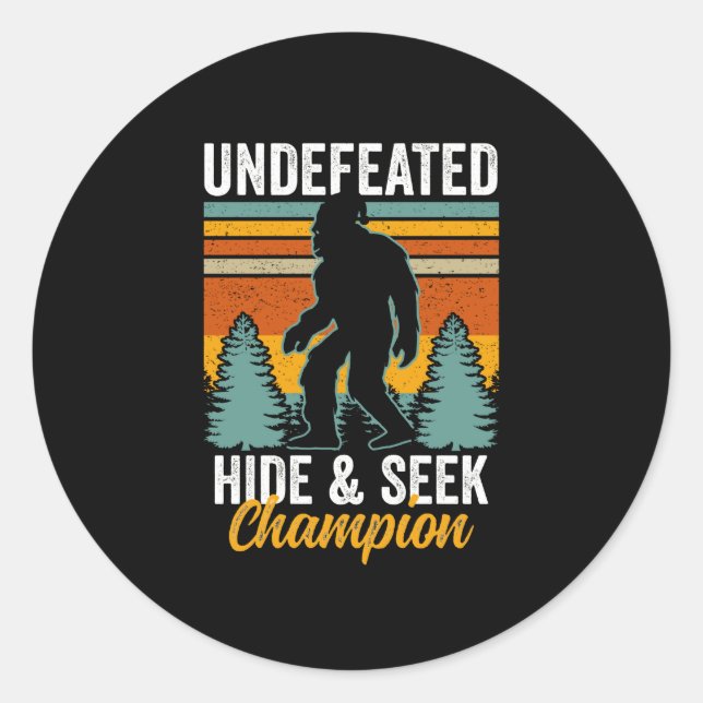 Sticker Rond Bigfoot Undefeated Hide & Seek Champion (Devant)
