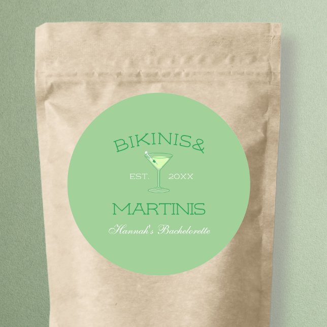 Sticker Rond Bikinis & Martinis Soirée de jeune fille à la plag (Bikinis & Martinis Green Beach Bachelorette Party Classic Round Sticker)