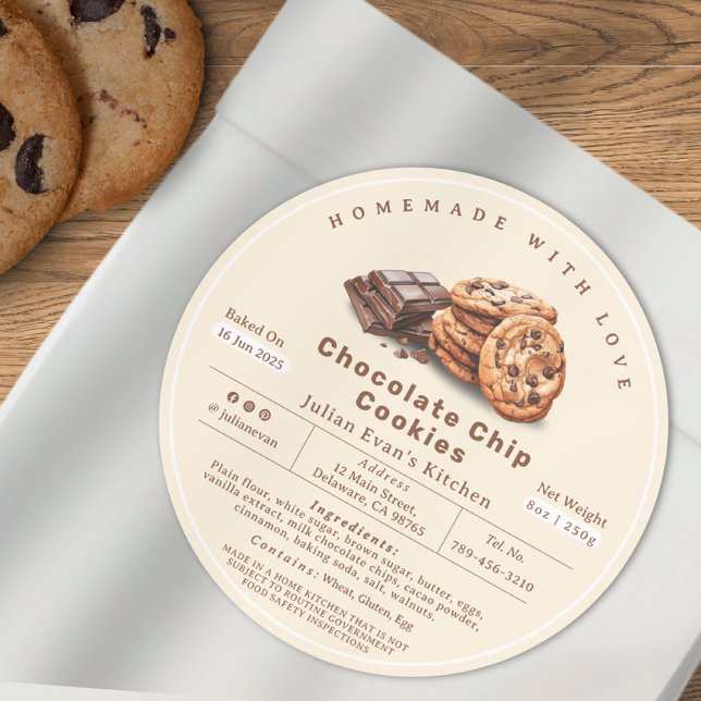 Sticker Rond Biscuits Chocolat Maison Loi sur les Aliments de F (Homemade Chocolate Chip Cookies Cottage Food Law Classic Round Sticker)