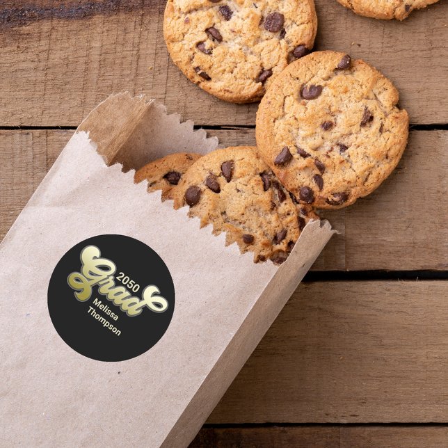 Sticker Rond Black Gold Graduation Party Favoriser Custom (Graduate "Grad" typography gift label sticker. )