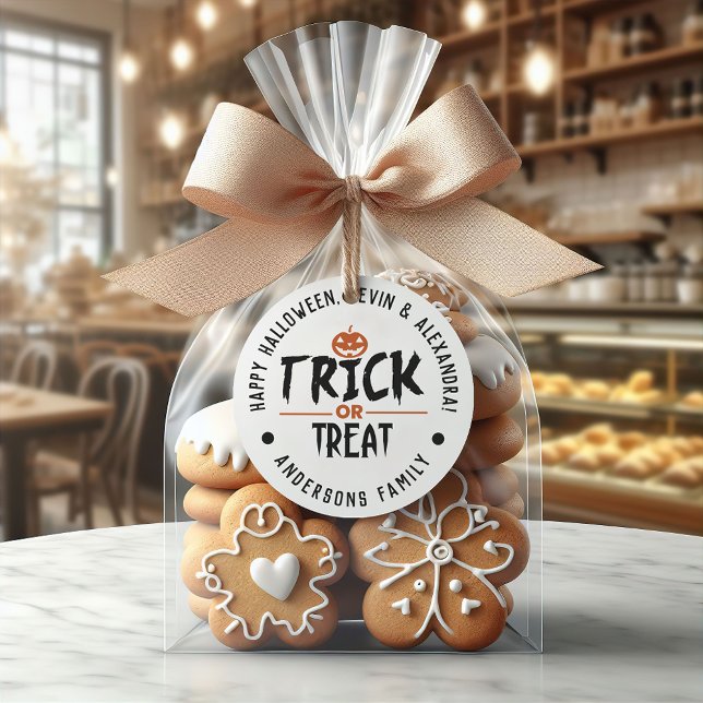 Sticker Rond Blanc Style Halloween "Trick or Treat" Imprimer (White Stylish Halloween "Trick Or Treat" Print Classic Round Sticker)