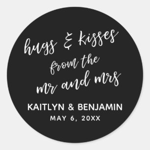 Sticker Rond Blanc sur Black Hugs & Kisses de M et Mme.