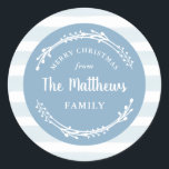 Sticker Rond Bleu Watercolor Stripe Round Christmas Cadeau Tags<br><div class="desc">Étiquettes cadeaux de vacances imprimés sur mesure avec arrière - plan rayé bleu et cadre de branche blanc. Personnalisez-le avec votre nom de famille et votre salutation de Noël personnalisée. Utilisez les outils de conception pour modifier les polices de texte et les couleurs ou ajouter vos propres photos pour créer...</div>