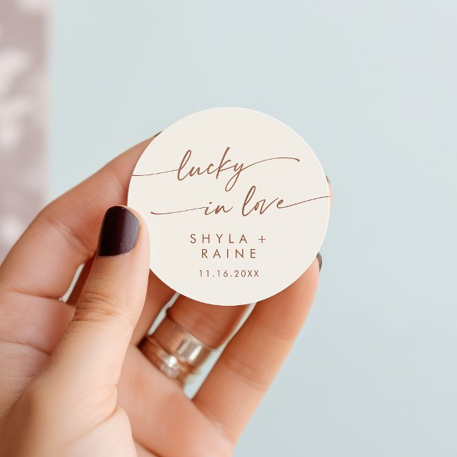 Sticker Rond Boho Chic Bohemian Cream Lucky In Love Favoriser (Boho Chic Bohemian Cream Lucky In Love Favor Classic Round Sticker)