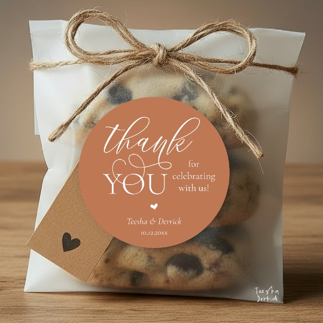 Sticker Rond Boho moderne Mariage mignon Merci de coeur cadeaux (Modern Boho Wedding Cute Heart Thank You Gifts Classic Round Sticker in Classy Copper Brown)
