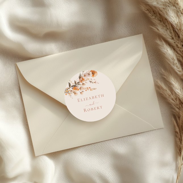 Sticker Rond Boho Terracotta brûlé Orange Mariage Fleur sauvage (Boho Terracotta Burnt Orange Wildflowers Wedding Classic Round Sticker on a wedding envelope)