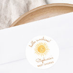 Sticker Rond Bonjour Baby shower Sunshine<br><div class="desc">Cet autocollant de baby shower mignon est décoré d'un soleil aquarelle et dit "Bonjour Sunshine!" dans la typographie stylisée. Parfait pour un baby shower sans distinction de genre. Facile à personnaliser. Aquarelle originale © Michele Davies.</div>