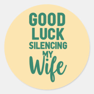 Sticker Rond Bonne chance Silence Ma Femme - Citation Gras Drôl
