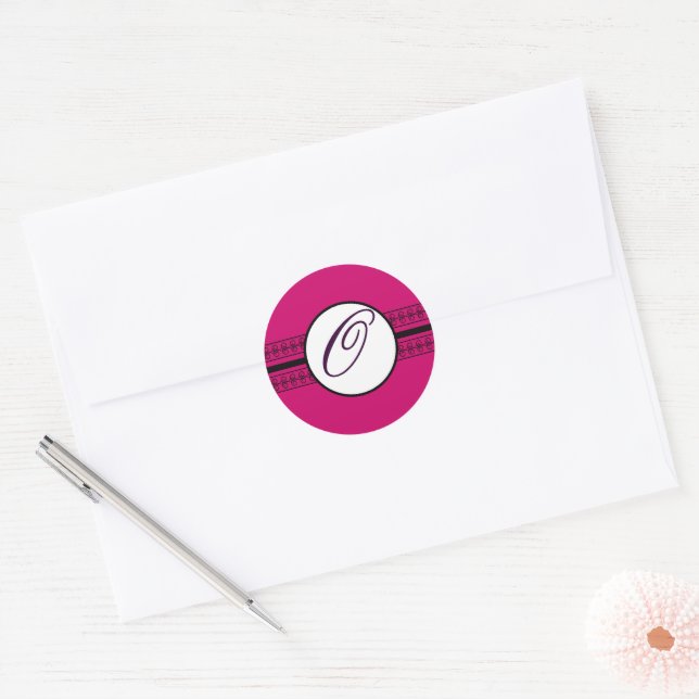 Sticker Rond Bordures de mariage à monogramme Deep Rasberry (Enveloppe)