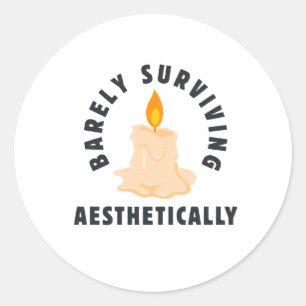 Sticker Rond Bougie fondante "À peine survivre esthétiquement"
